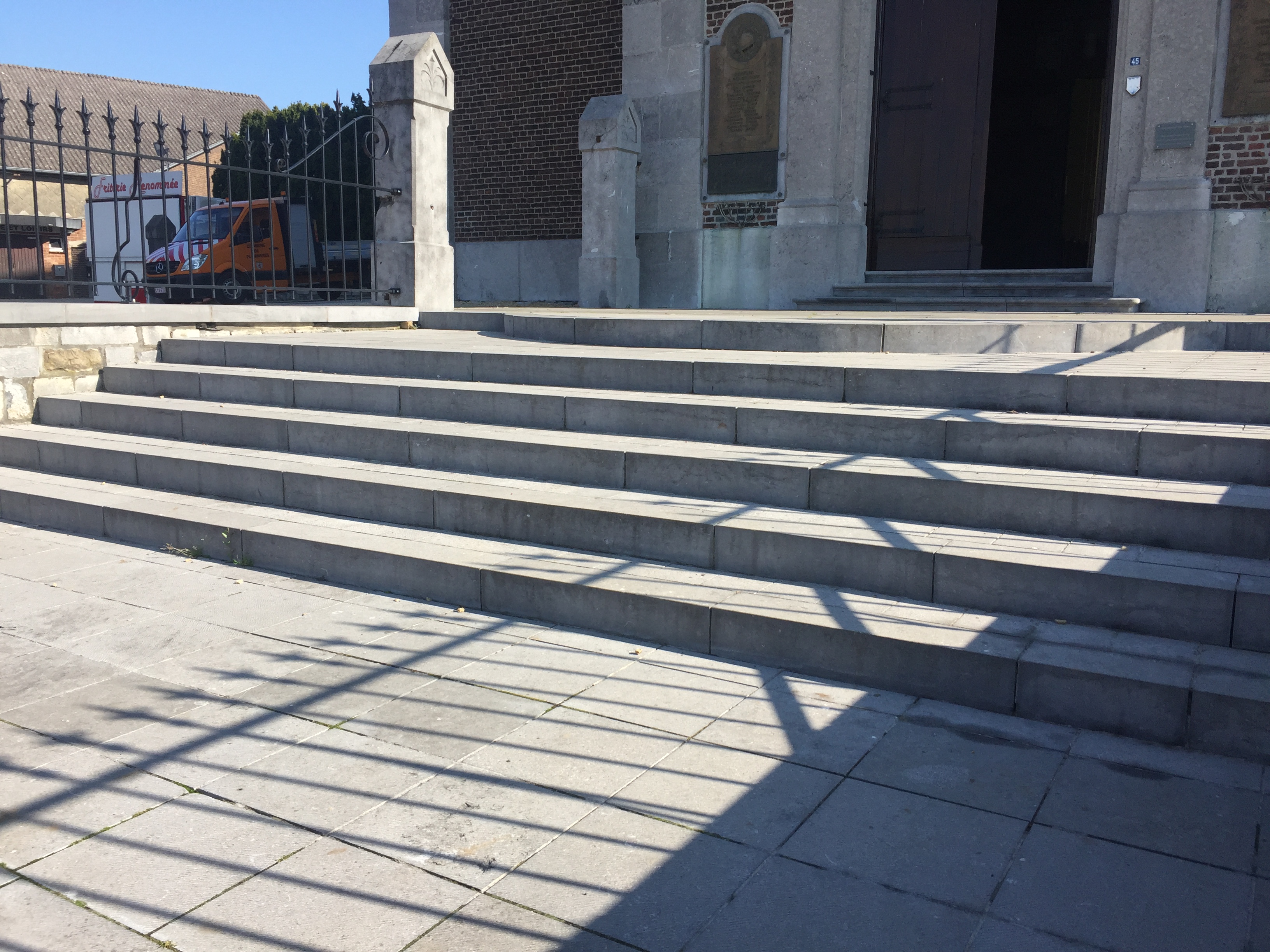 Rénovation des escaliers extérieurs de l'église de Montzen