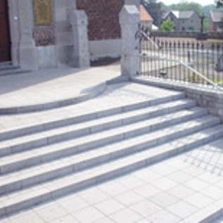 Rénovation des escaliers extérieurs de l'église de Montzen