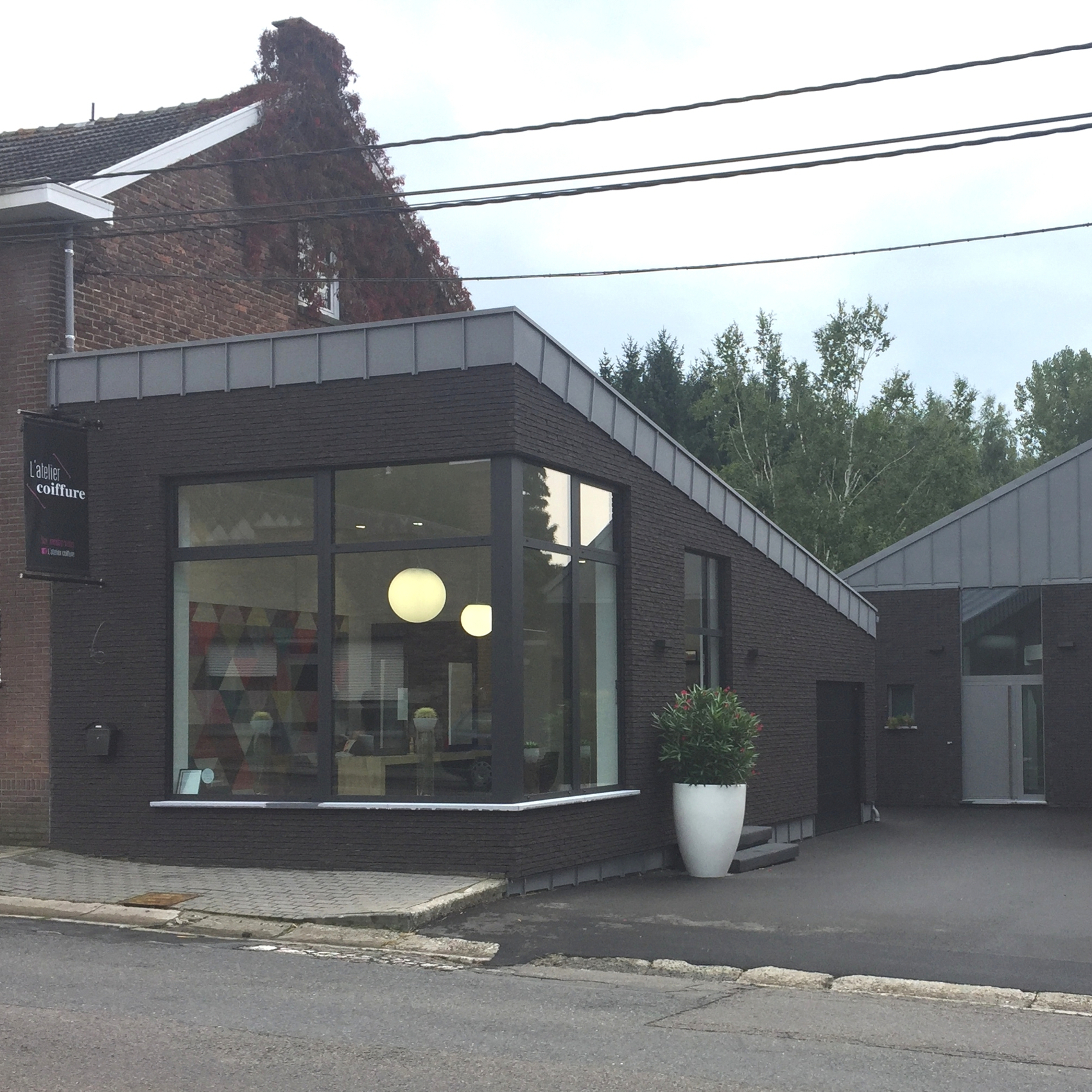 Salon de coiffure en harmonie avec la maison privée