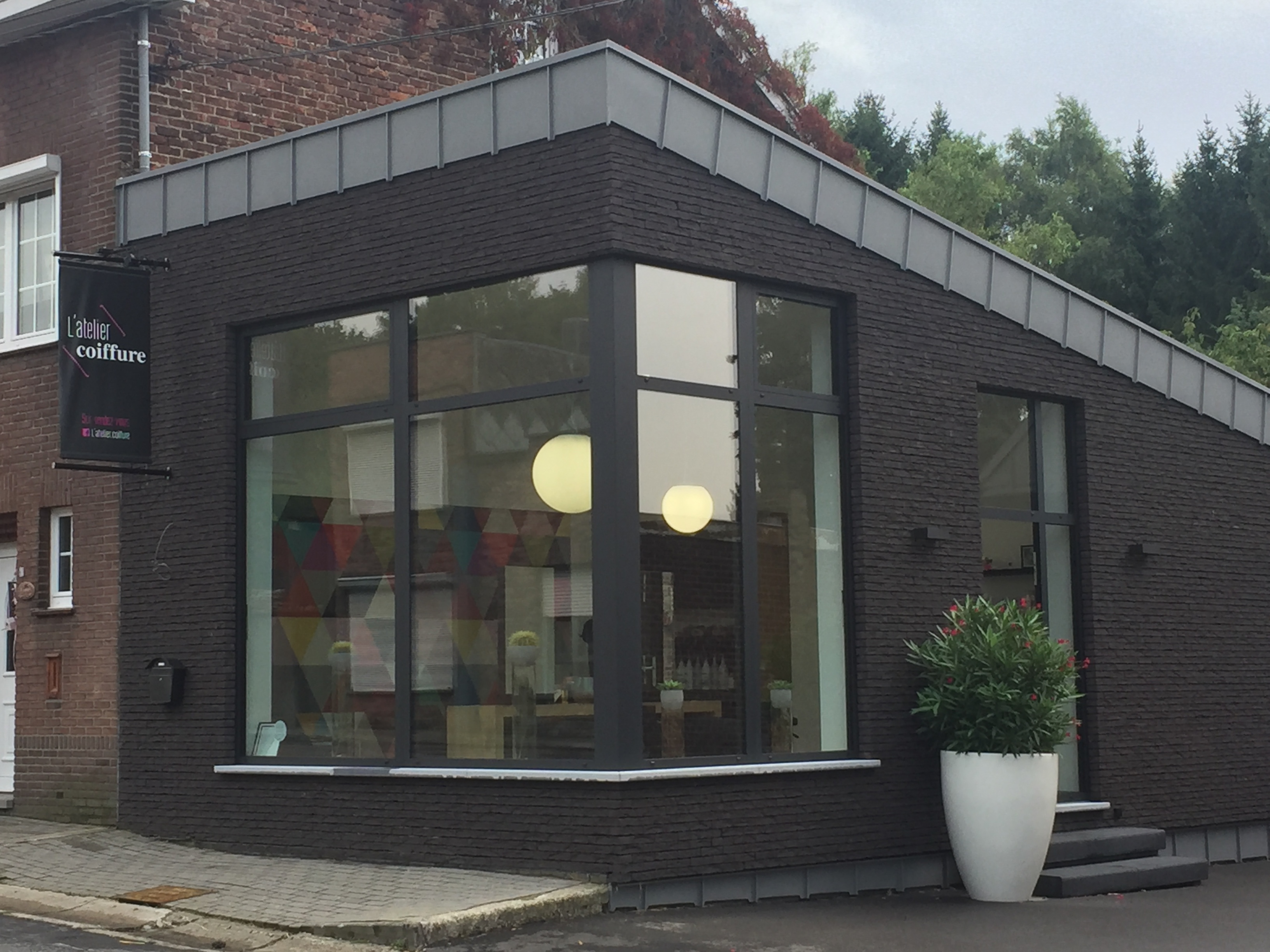 Salon de coiffure en harmonie avec la maison privée