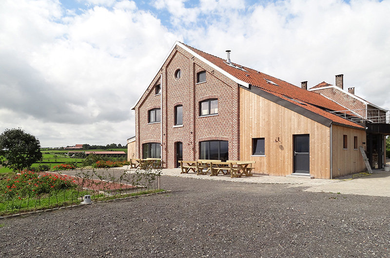 Transformation d'anciennes étables en gîte pour 22 personnes à Henri-Chapelle