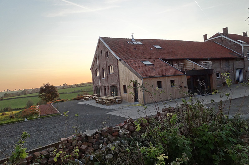 Transformation d'anciennes étables en gîte pour 22 personnes à Henri-Chapelle